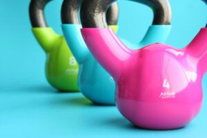 Kettlebell: Ako zvýšiť váhu a zložitosť cvičení