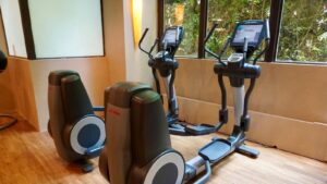 HIIT s váhami: Kombinácia silového a intervalového tréningu