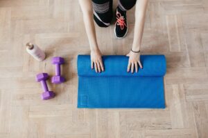 Pilates a zdravie chrbtice: Ako pomáha pri bolestiach